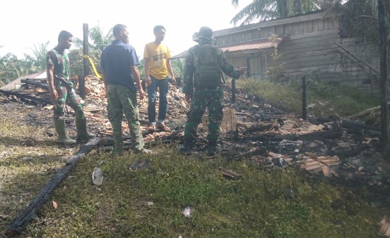 Kebakaran, Satgas TMMD ke-115 Kodim 0415/Jambi Bantu Pemadaman