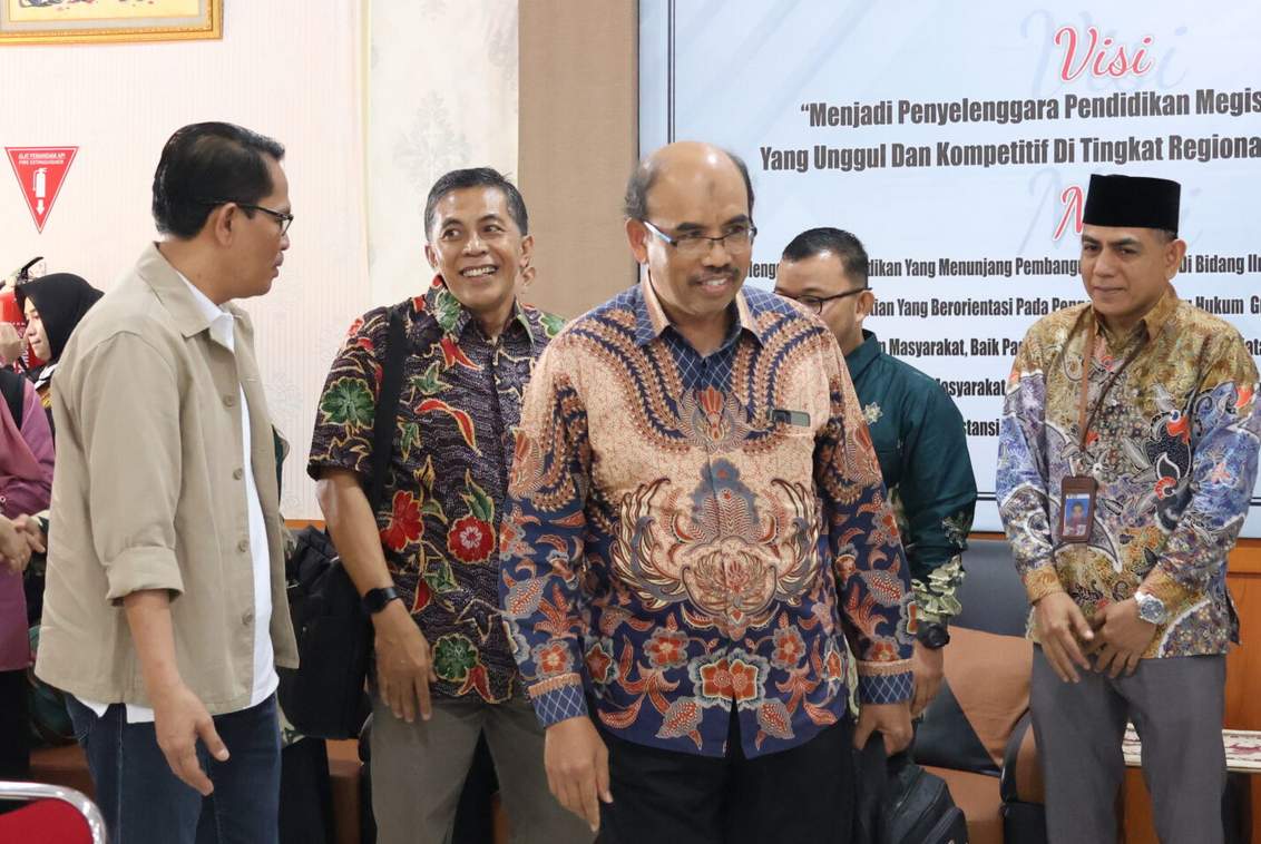 Rektor UNJA Sambut Tim Asesor BAN-PT dalam Visitasi Akreditasi Magister Hukum