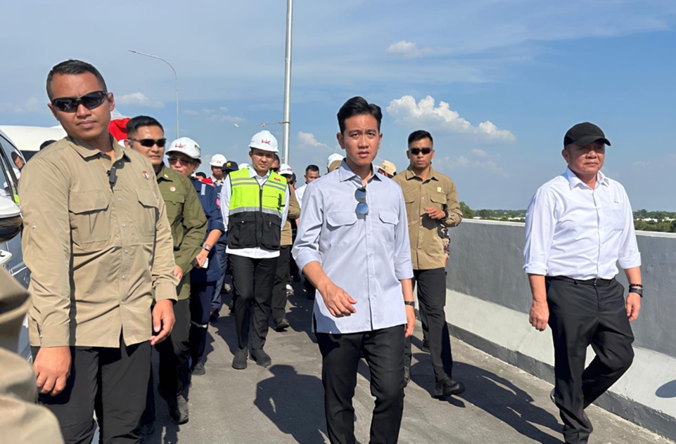 Tinjau Pembangunan Jalan Tol Palembang-Betung, Wapres Gibran Minta Bisa Lebaran 2026 Bisa Difungsionalkan