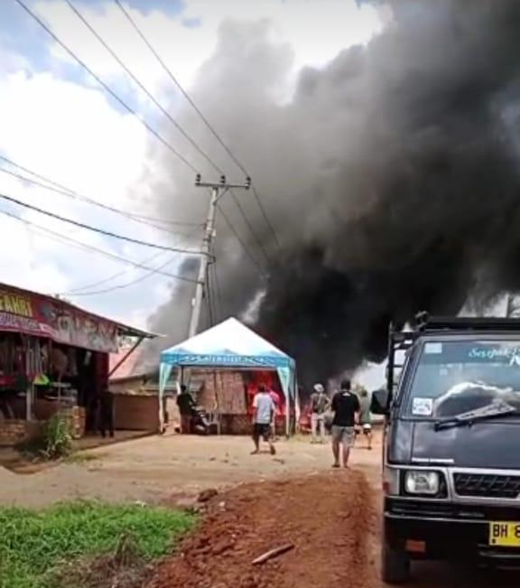BREAKING NEWS: Kebakaran di Geragai Tanjab Timur, Tempat Usaha Warga Hangus 