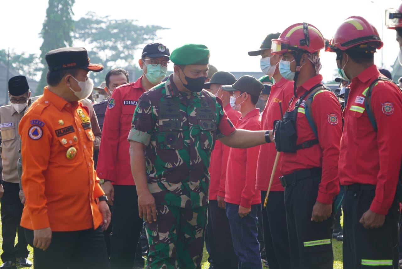 Danrem 042/Gapu Terima Mandat Sebagai Pelaksana Harian Dansatgas Pengendalian Karhutla Provinsi Jambi 