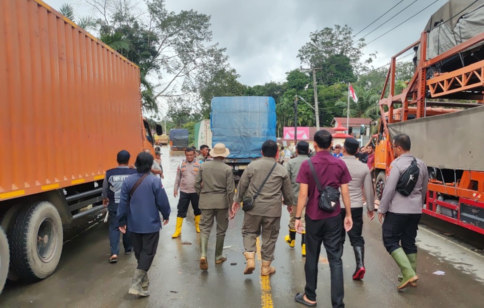 Terbaru, Jalintim di Jambi Masih Macet 15 Kilometer, Ini Daftar Kawasan yang Terdampak Banjir