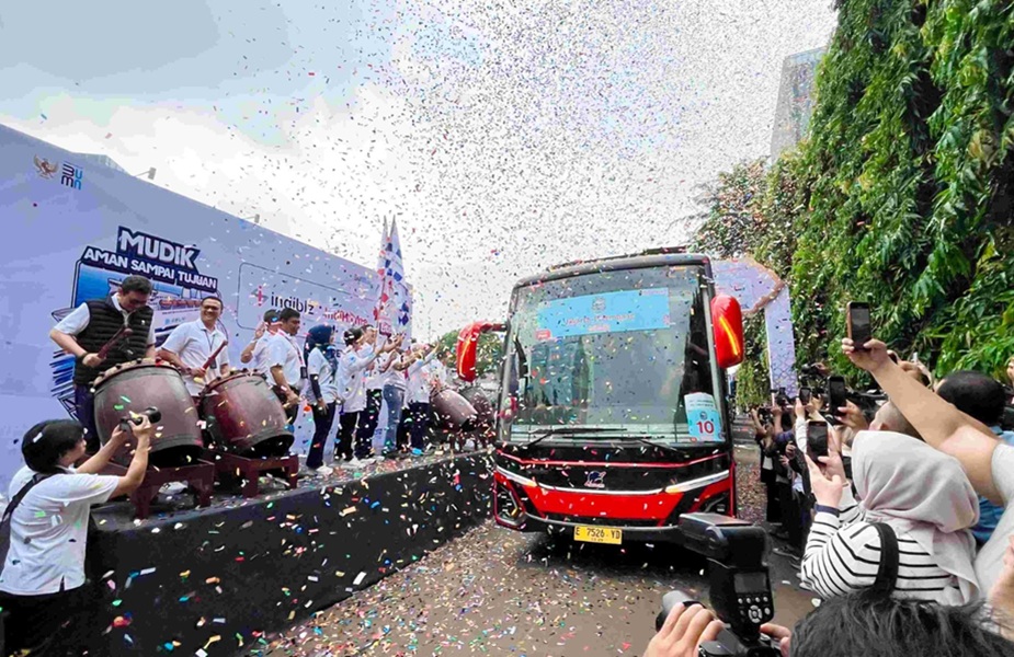 Pelanggan Telkomsel dan IndiHome Donasi Tiket Pulang Kampung bagi 1.100 Pekerja Sektor Informal