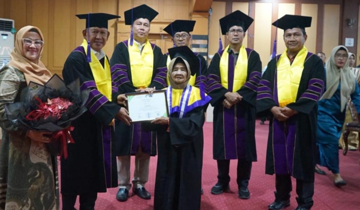 27 Lansia Bangko Diwisuda, Wabup Merangin: Usia Tua Harus Tetap Produktif dan Bahagia