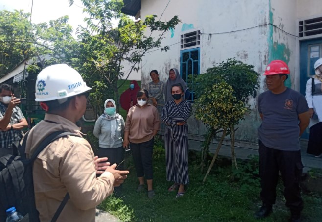 Tinjau Rumah Warga yang Rusak, PLN UPDK Jambi Sebut akan Ajukan Biaya Perbaikan