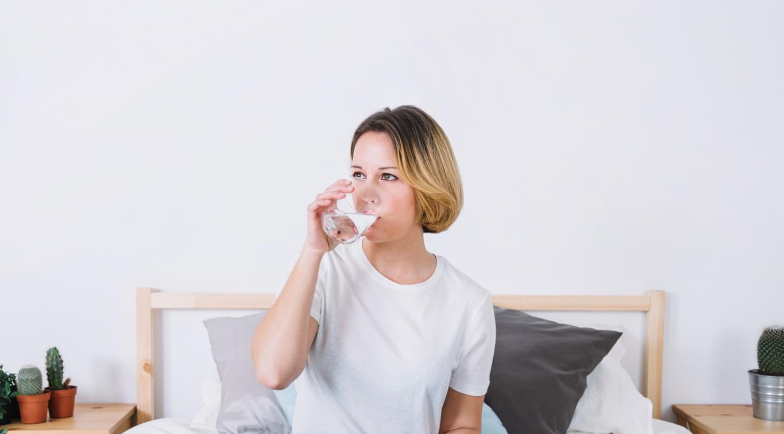 Wajib Tahu! Minum Air Putih Sebelum Tidur, Ini Dia 3 Manfaat Penting untuk Kesehatan 