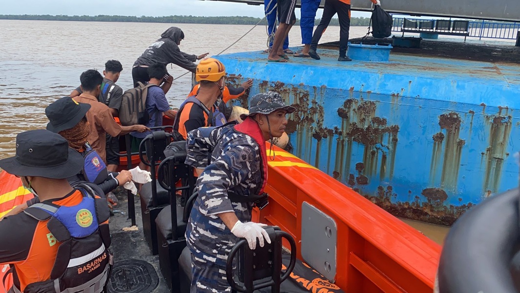 Tabrakan Kapal di Tanjabtimur, Tim SAR Jambi Evakuasi Seluruh Korban, Pencarian Dihentikan