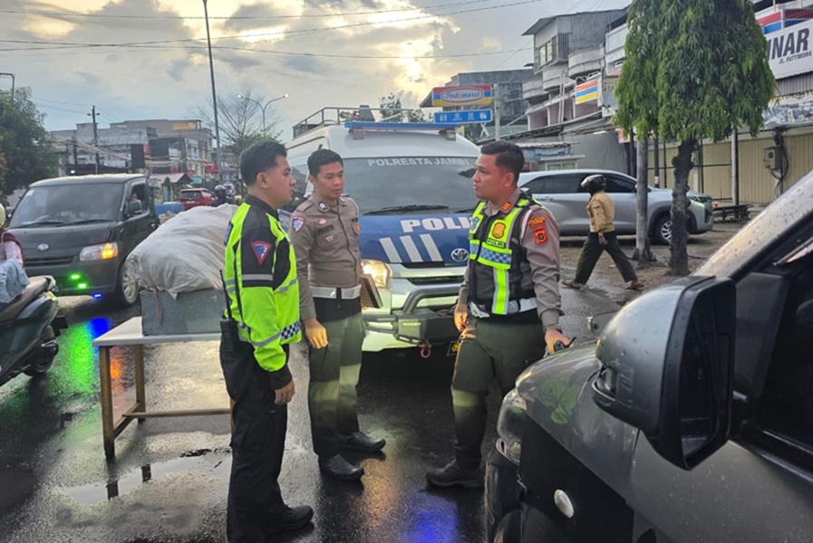 Subuh Tragis di Jambi! Pejalan Kaki Tewas Ditabrak Mobil Pick Up, Sopir Kabur Tinggalkan Korban