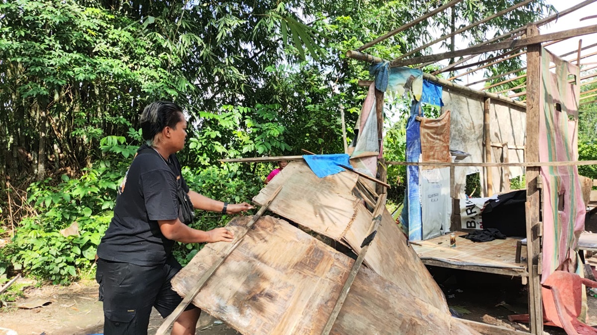 Satrenaskoba Polres Muaro Jambi Hancurkan Basecamp Narkoba di Desa Senaung