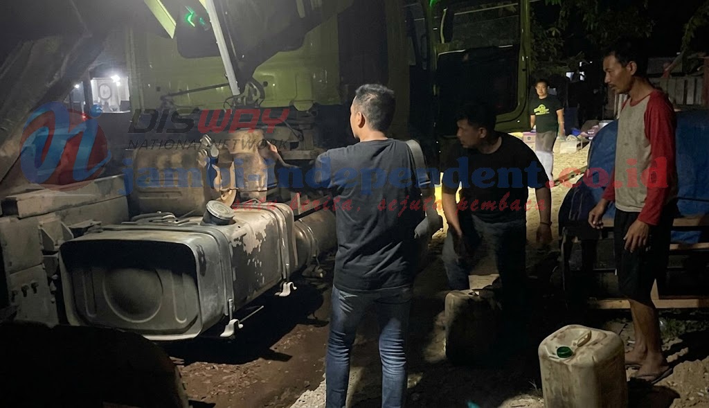 Truk Tronton di Sarolangun Dibongkar Polisi, 21 Galon Bio Solar dari Padang Tersembunyi di Bawah Bak