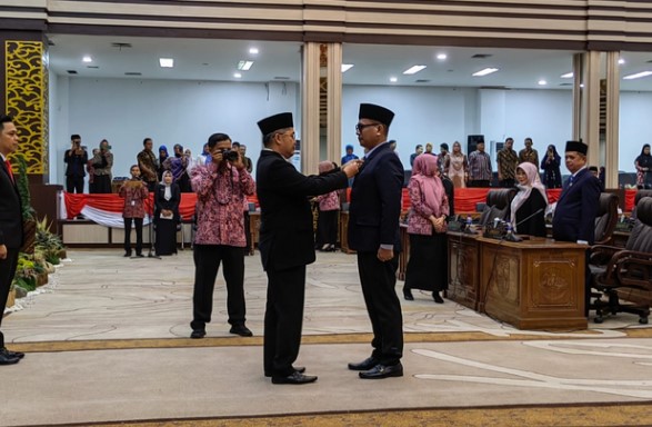 Ketua DPRD Kota Jambi Lantik Rominop sebagai Pengganti Antar Waktu Menggantikan Muhammad Nasir