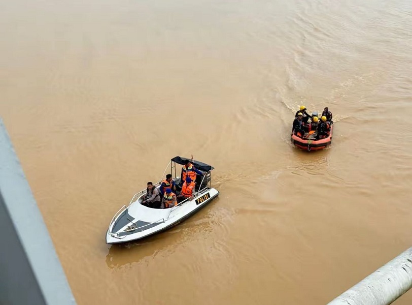 Pencarian Intensif Dilakukan Tim SAR Usai Laporan Insiden di Jembatan Aurduri