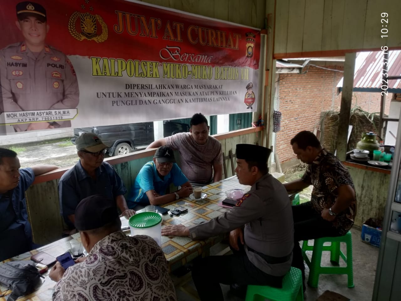 Lewat Jumat Curhat, Kapolsek Muko Muko Dengarkan Keluh Kesah Warga Dusun Tebat
