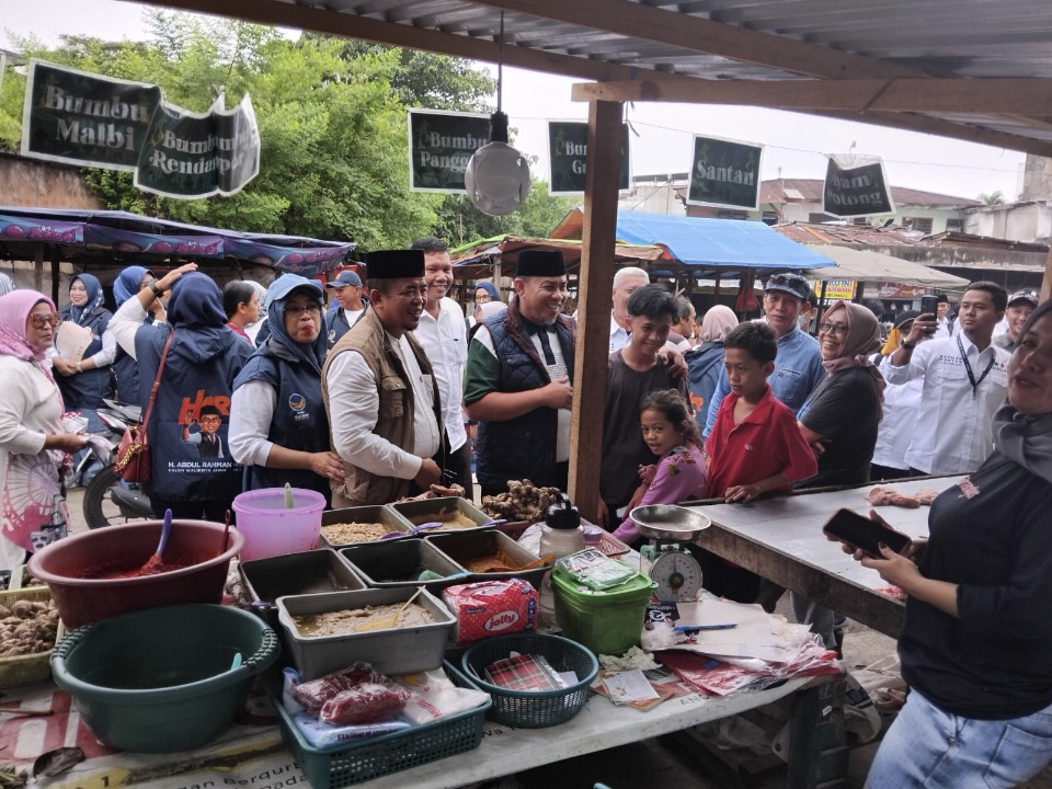 H Abdul Rahman Blusukan ke Pedagang Pasar di Belakang Eks Pasar Baru Talang Banjar