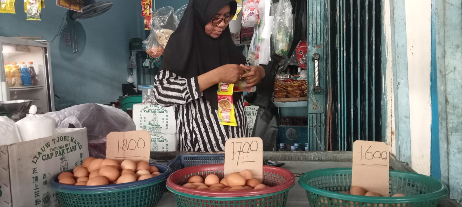 Harga Telur di Kota Jambi Masih Tinggi, Pedagang Ungkap Penyebabnya