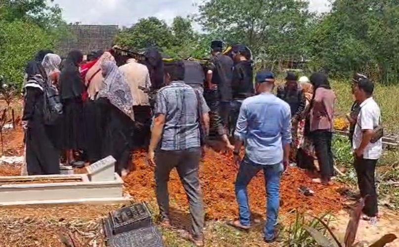 Dua Korban Tewas Tertimpa Pagar SMKN 1 Kota Jambi Kakak Beradik, Dikebumikan di Satu Liang Lahat