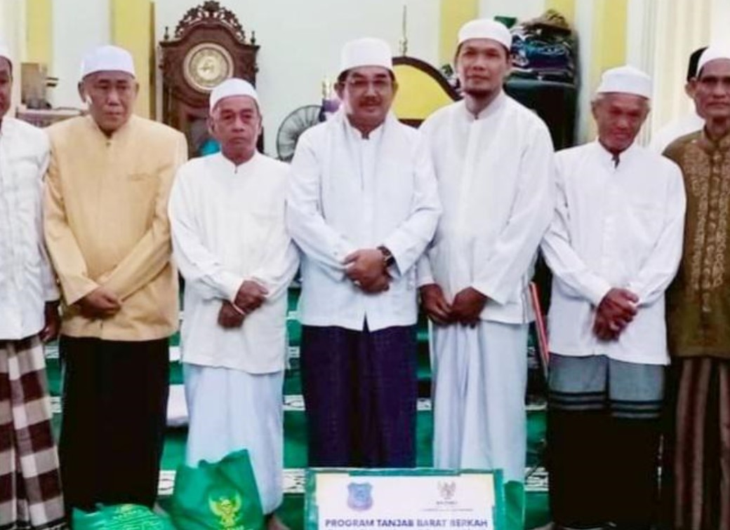 Bupati Tanjab Barat Laksanakan Safari Subuh di Masjid Miftahul Jannah Kelurahan Tungkal II