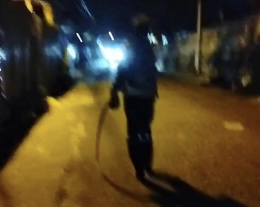 Viral! Beredar Video Berisi Duel Berandalan Bermotor Pakai Celurit di Kota Jambi