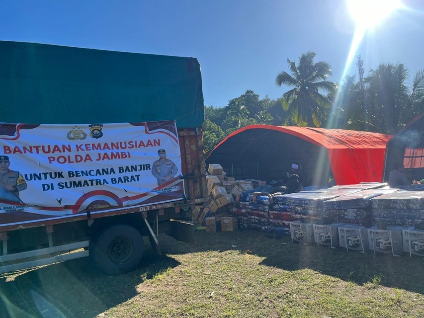 Bantuan Kemanusiaan dari Polda Jambi Tiba di Sumbar