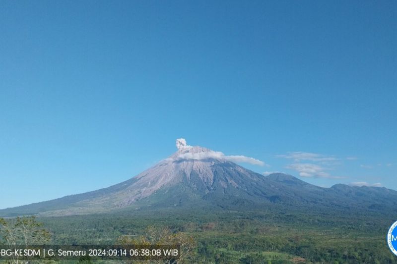 Gunung Semeru Dua Kali Erupsi, Warga Dilarang Mendekat Jarak 3   Km