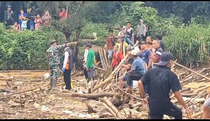 Geger Pagi Hari! Mayat Pria Ditemukan Mengapung di Sungai Batang Pelepat, Ternyata Warga yang Hilang