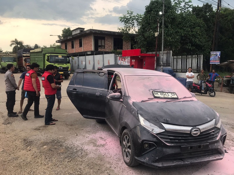 Heboh! Mobil Sigra Muatan 6 Galon Berisi BBM Terbakar di SPBU Pondok Meja