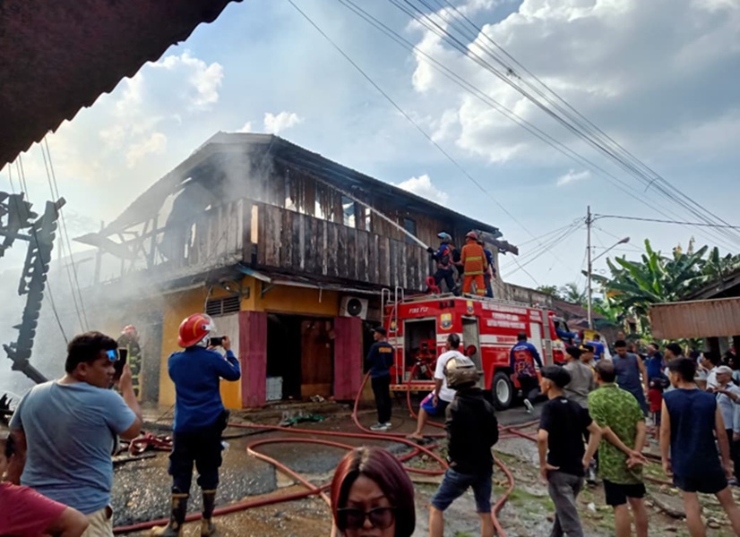 Pucuk Kebakaran! 12 Rumah di Eks Lokalisasi Payosigadung Hangus Terbakar
