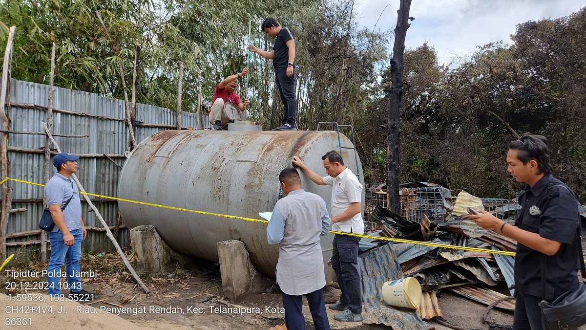 Gudang Minyak Ilegal Terbakar, Subdit IV Ditreskrimsus Polda Jambi Lakukan Perhitungan Tera