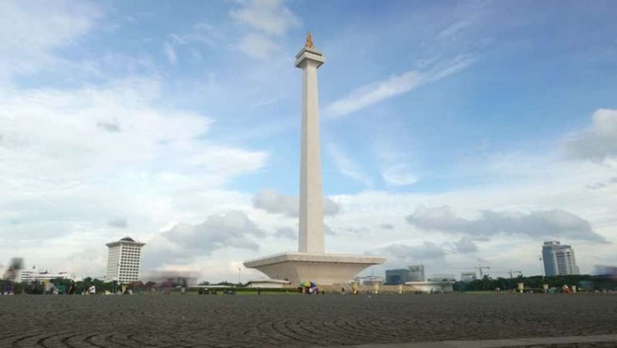 Lagi Libur Nataru di Jakarta? Ini Jadwal dan Tarif Parkir Monas