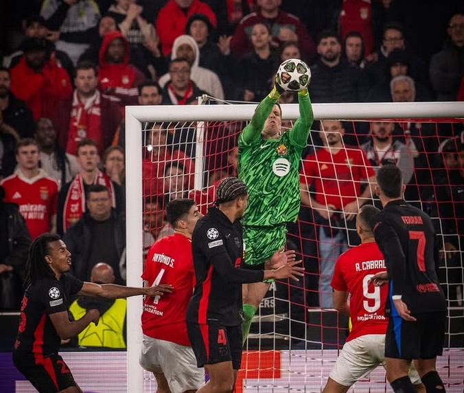 Hasil Liga Champions Tadi Malam: Meski Main 10 Pemain Barcelona Tundukkan Benfica 1-0, Raphinha Jadi Pahlawan!