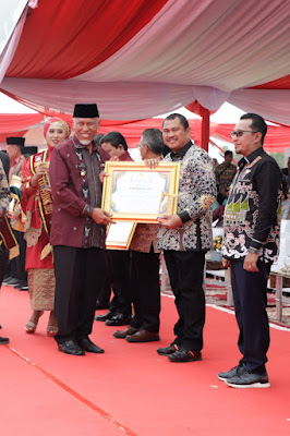 Bupati Bungo Raih Penghargaan dari Kementerian Pertanian Pada Acara Penas Petani Nelayan