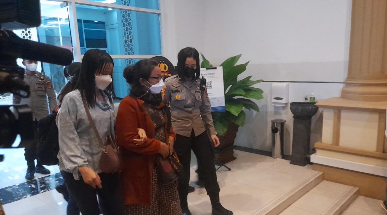 Serahkan Puluhan Bukti Kepada Penyidik, Keluarga Duga Brigadir J Dibunuh di Perjalanan Jakarta-Magelang
