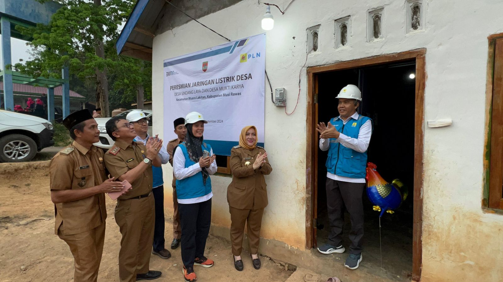 PLN Dorong Peningkatan Kualitas Hidup Masyarakat, Bersama Pemkab Musi Rawas Resmikan Jaringan Listrik 