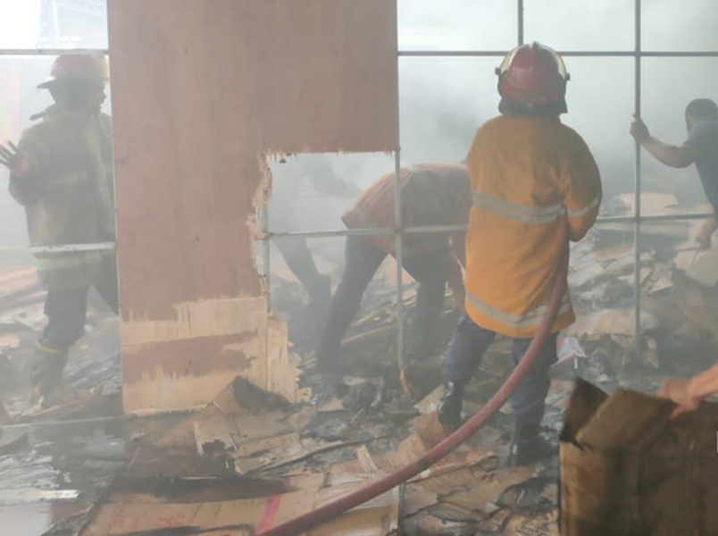 Toko Serba 35 Ribu di Bungo Kebakaran, 17 Petugas Damkar Diterjunkan