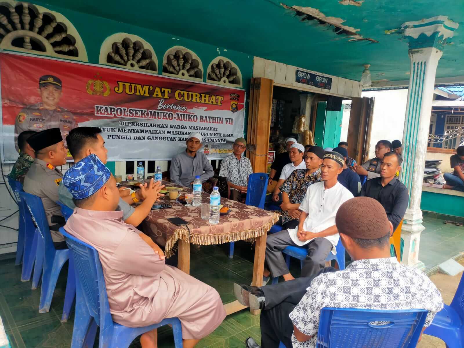 Jumat curhat, Kapolsek Muko Muko Bathin VII Dengarkan Keluhan Warga Dusun Pusat Jalo