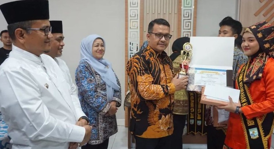 Wakil Ketua DPRD Kota Jambi Menghadiri Penganugrahan Apresiasi Pemenang Pemilihan Duta Genre Tingkat Kelurahan