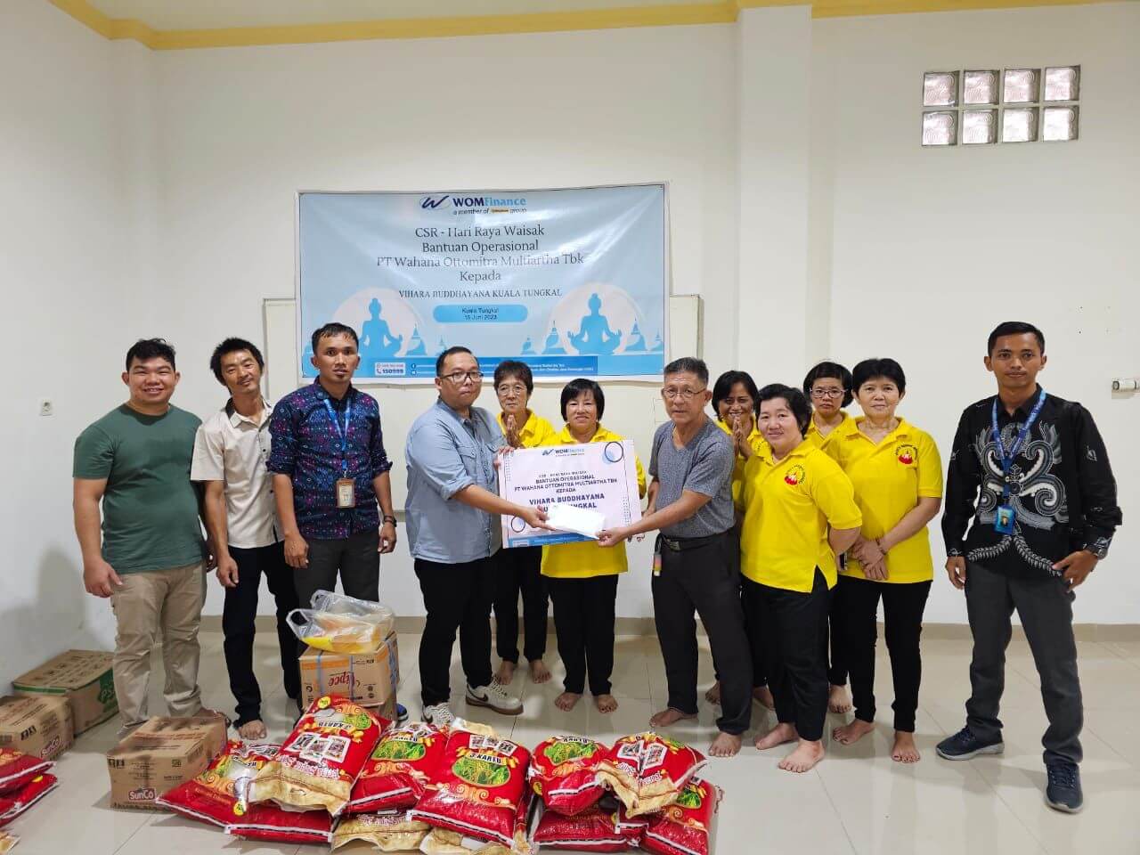 Sambut Hari Raya Waisak, WOM Finance Berikan Bantuan ke Vihara