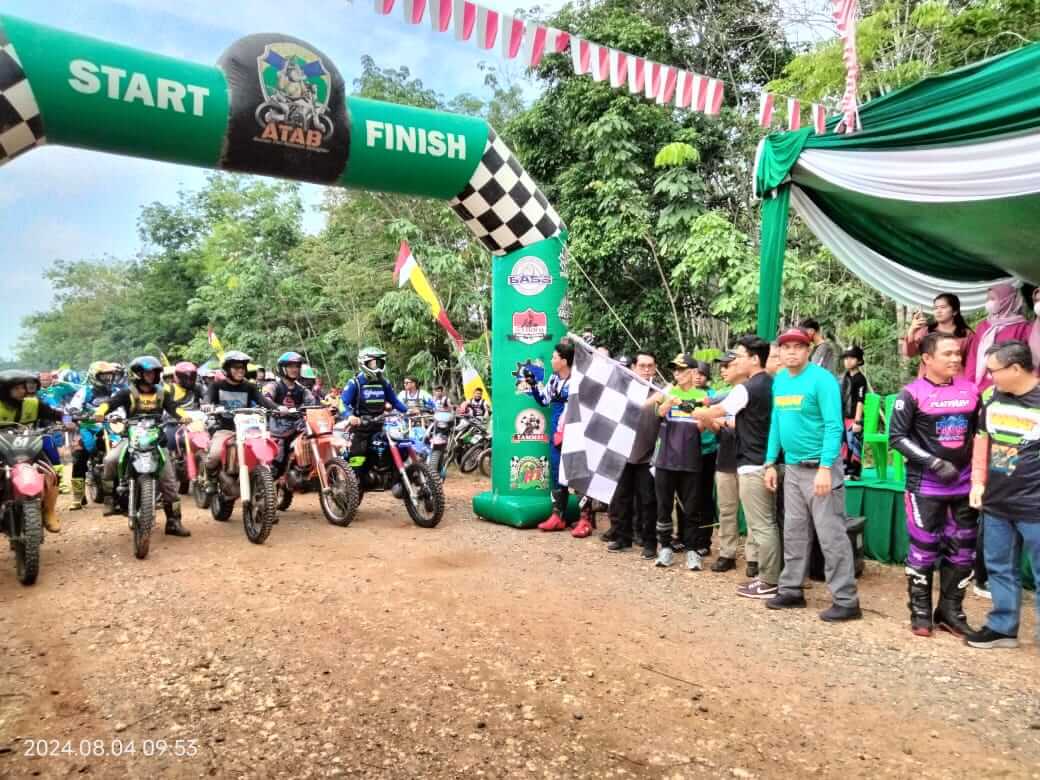 Wakil Bupati Batanghari Bakhtiar Lepas Ratusan peserta event Offroader Tambat FTA Reborn Ke-5 