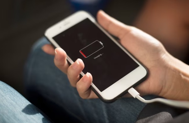 10 Tips Menjaga Kesehatan Baterai iPhone Agar Awet 