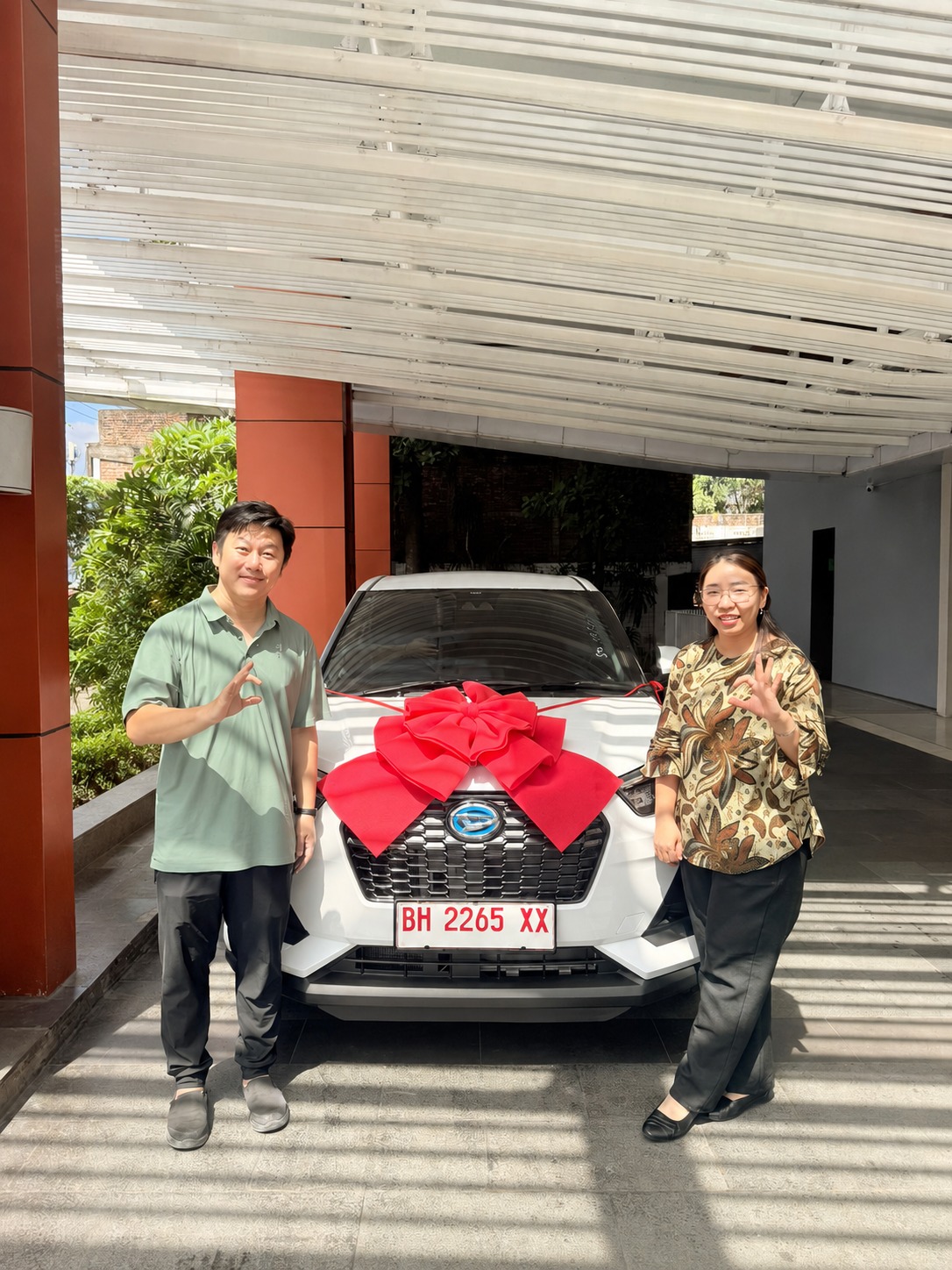 Dealer Daihatsu Surya Sentosa Catat Penjualan Perdana Rocky e-Smart di Jambi