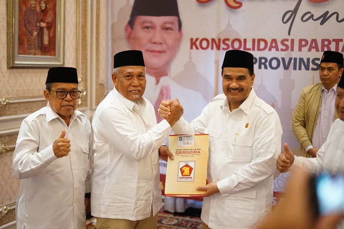 Perkuat Pemenangan Prabowo, SAH serahkan KTA pada Irjen Pol (Purn) Bambang Suparsono
