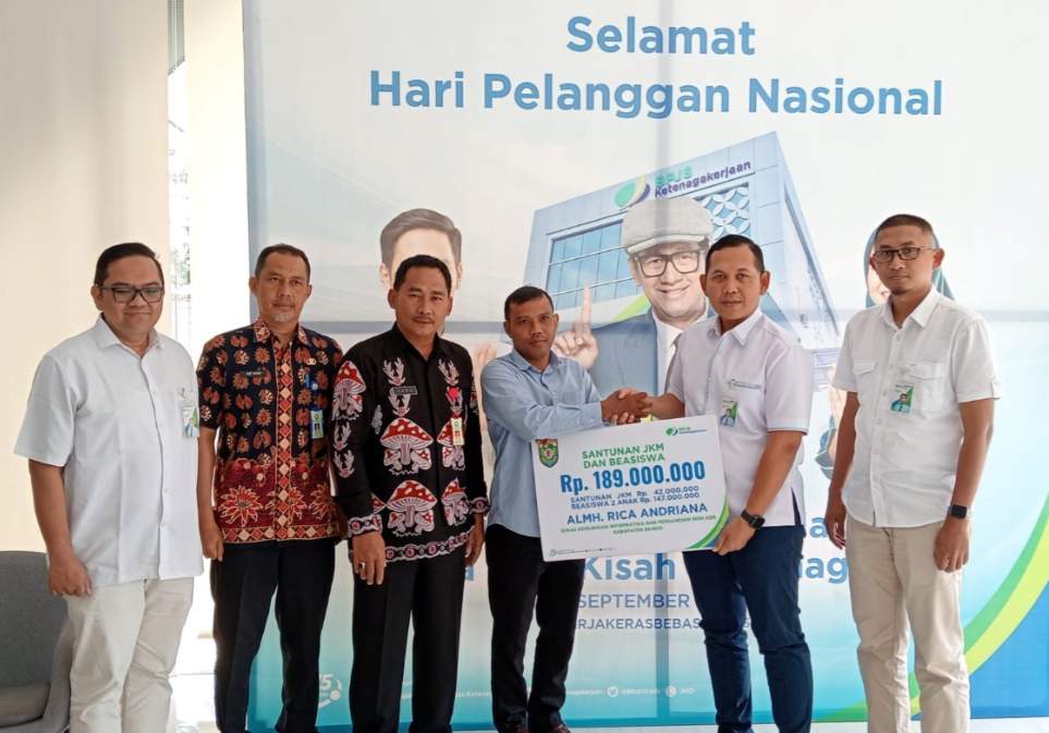 BPJS Ketenagakerjaan Serahkan Santunan Rp 189 juta Pada Peringatan Hari Pelanggan Nasional Tahun 2025