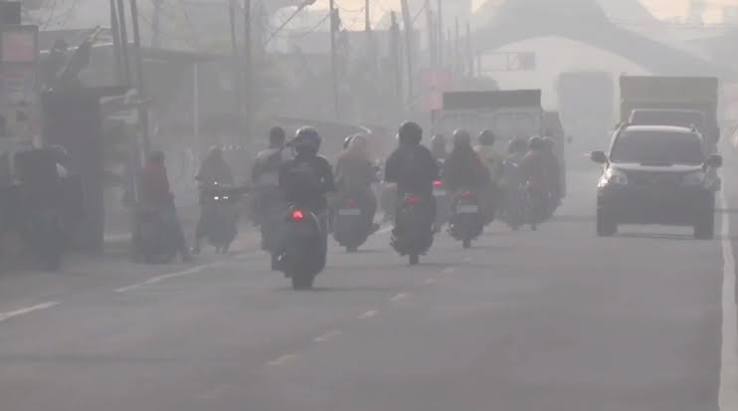  Kondisi Udara Muaro Jambi Memburuk, Bupati BBS Kembali Intruksikan Sekolah Daring 