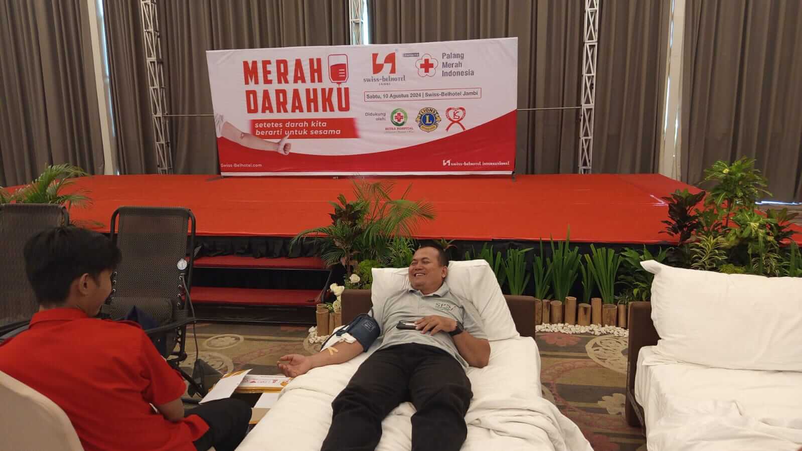 Sambut HUT RI, Swiss-Belhotel Jambi Gelar Baksos Donor Darah 