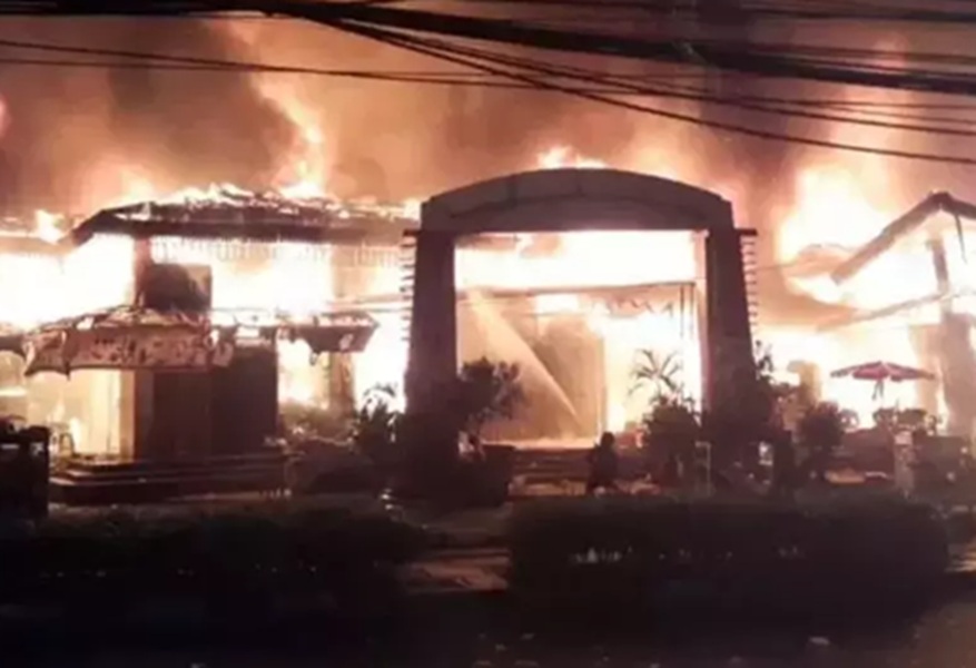 Taman Puring Kebakaran, Ratusan Kios terbakar