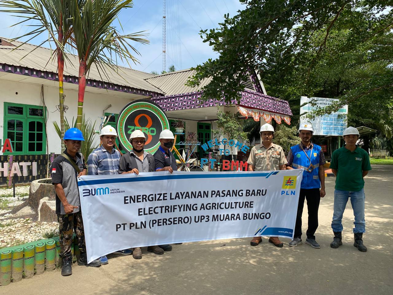 PLN UP3 Muara Bungo Sambung 594 Kva Pabrik Sawit  Dalam Program Electrifying Agriculture PLN