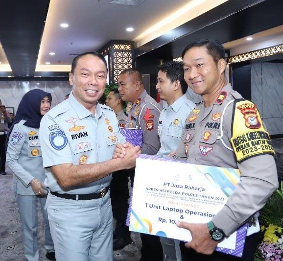 Jasa Raharja Berikan Penghargaan Kepada Polda dan Polres yang Bersinergi Terbaik Tahun 2023