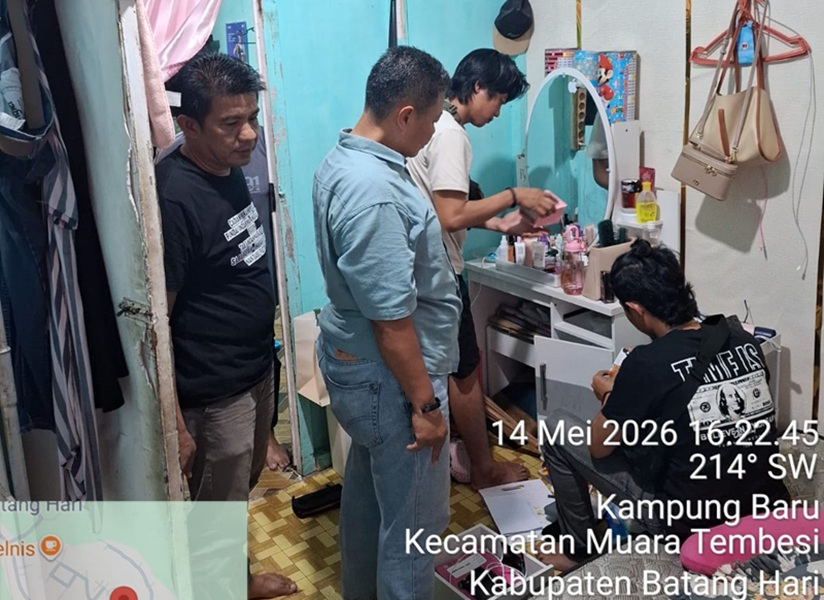 Viral di Media Sosial! Polisi Sisir Rumah Terduga Pengedar di Batang Hari, Begini Faktanya