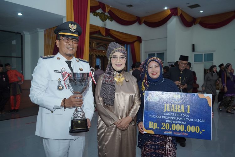 Pemkot Jambi Raih 2 Penghargaan Pada Rapat Paripurna DPRD Provinsi Jambi