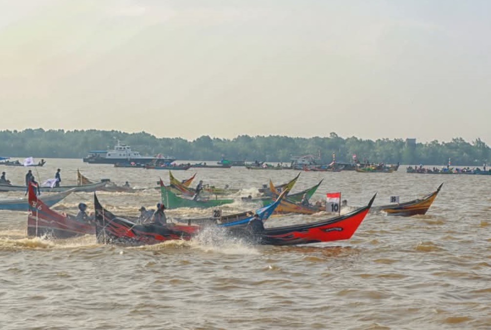 Bupati Anwar Sadat Buka Lomba Balap Pompong: Jaga Tradisi, Dongkrak Wisata Bahari Tanjab Barat
